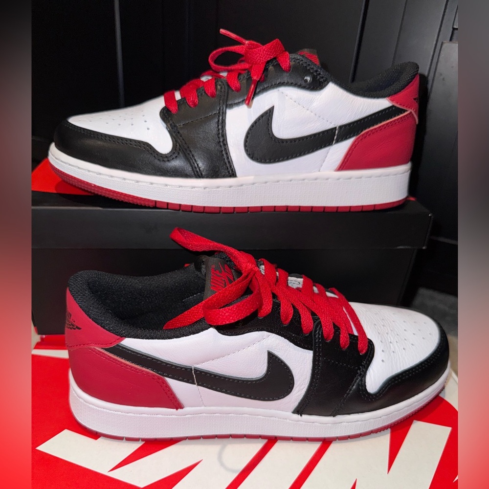 Nike Black and White Sneakers Classic Style